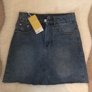 NWOT A-line Light Denim Buttoned Skirt with Pockets